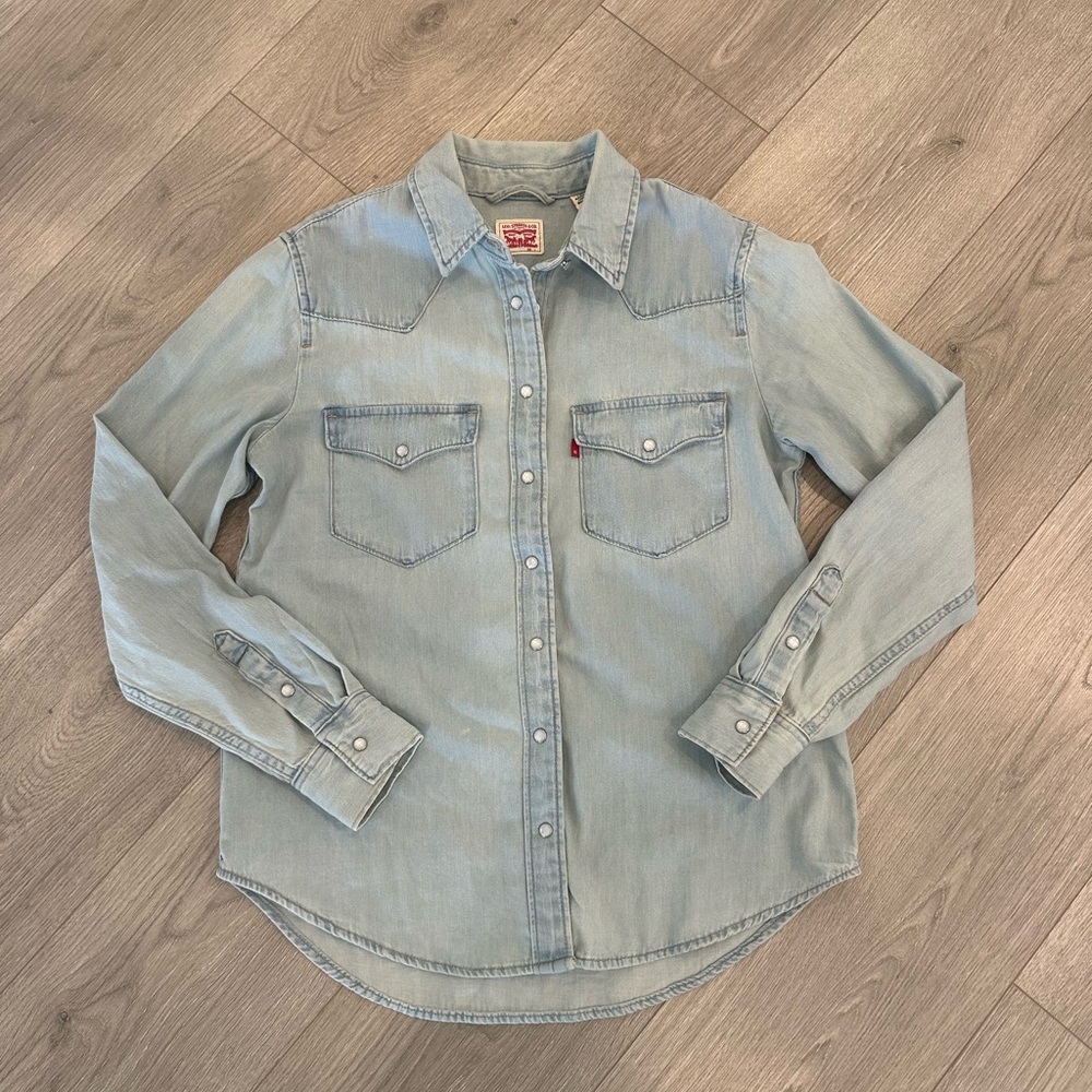 Levi's women’s denim button down shirt